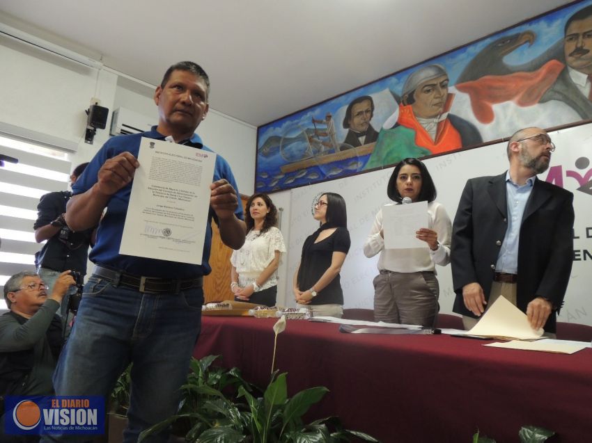 IEM entrega constancias de Mayoría a los nuevos representantes de Santa Cruz Tanaco