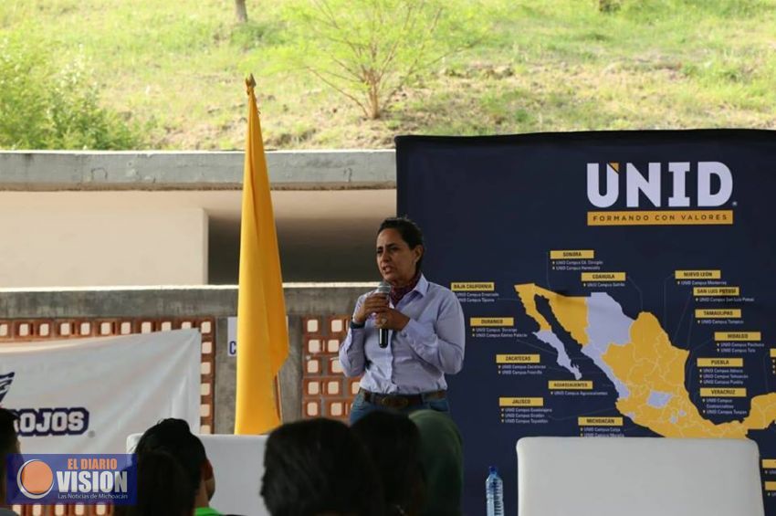 Jóvenes de la UNID reciben propuestas de Cocoa Calderón con gran aceptación