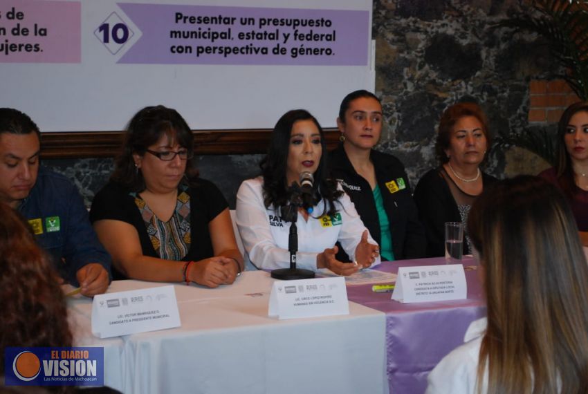 Paty Silva firmó 10 compromisos con las mujeres por la igualdad y la no violencia. 