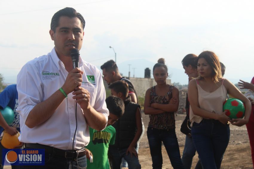 Vecinos de la colonia Satélite muestran su apoyo a Arturo Sandoval Canals.