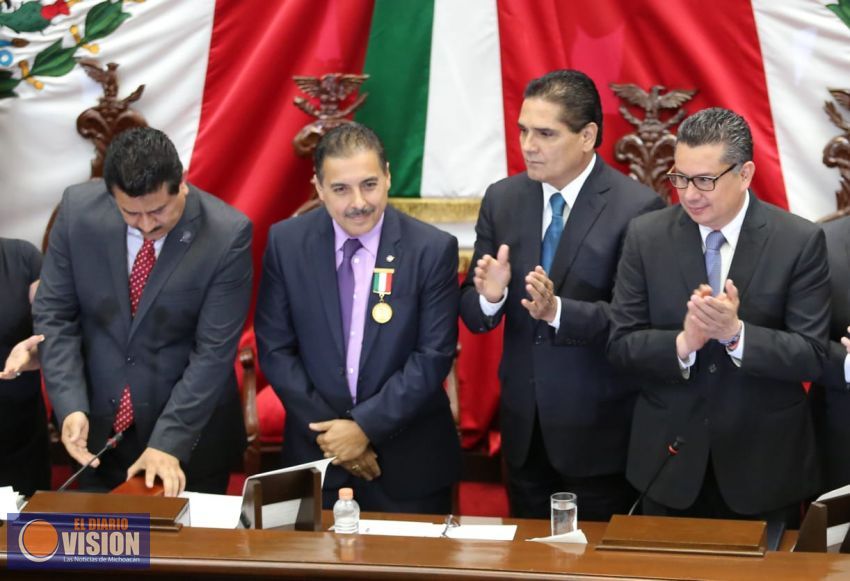 Preside Gobernador entrega de Presea “Melchor Ocampo” a José Hernández Moreno