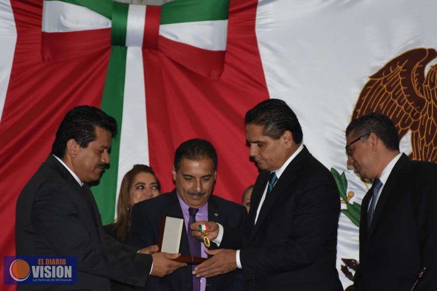 Entrega Congreso Condecoración Melchor Ocampo a astronauta