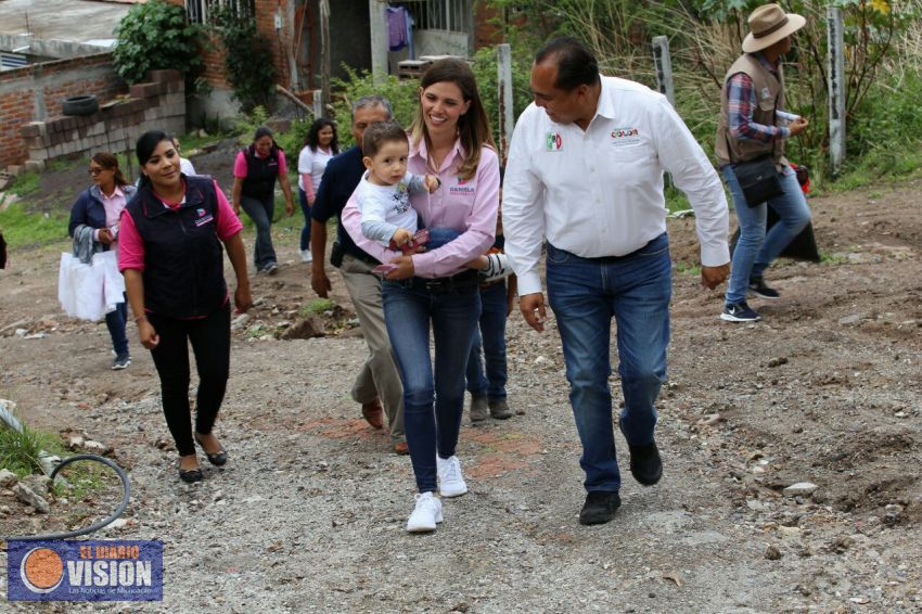 Servicios básicos deben llegar a cada rincón del municipio: Daniela de los Santos Torres.