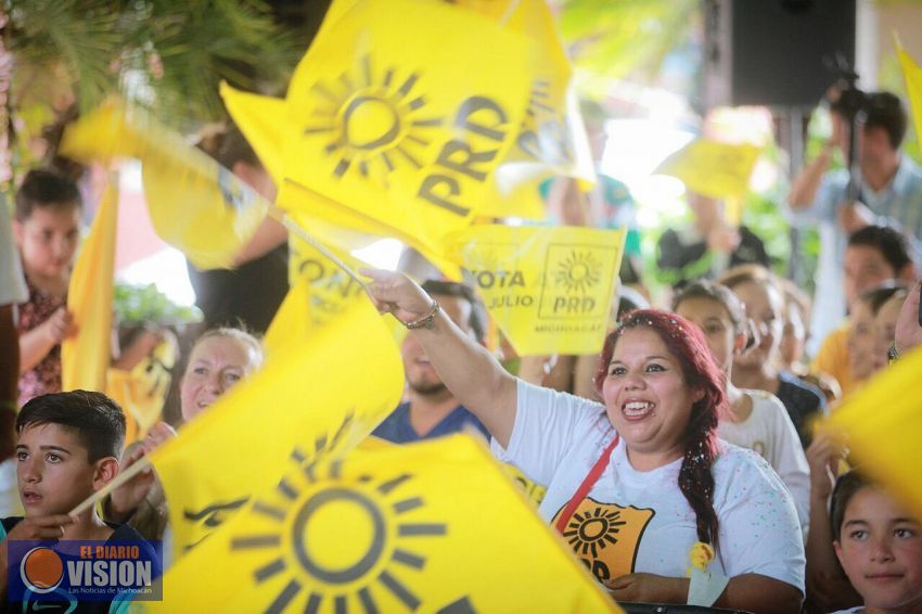 Toño García, por el desarrollo de la mujer michoacana