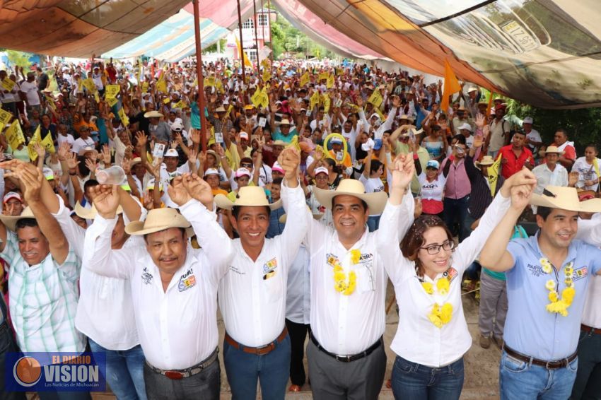 Apoyo a migrantes y a sus familias ofrece Elías Ibarra