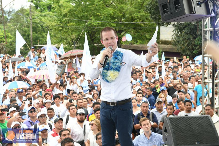 Separar a los niños de sus papás rebasa cualquier límite y no es negociable, asevera Ricardo Anaya