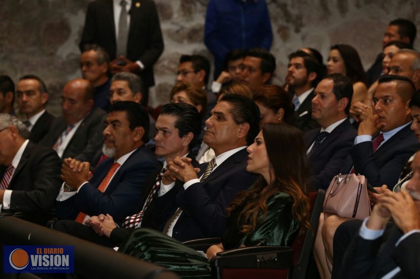 Llama Gobernador a consolidar la democracia, instituciones fuertes y una sociedad justa