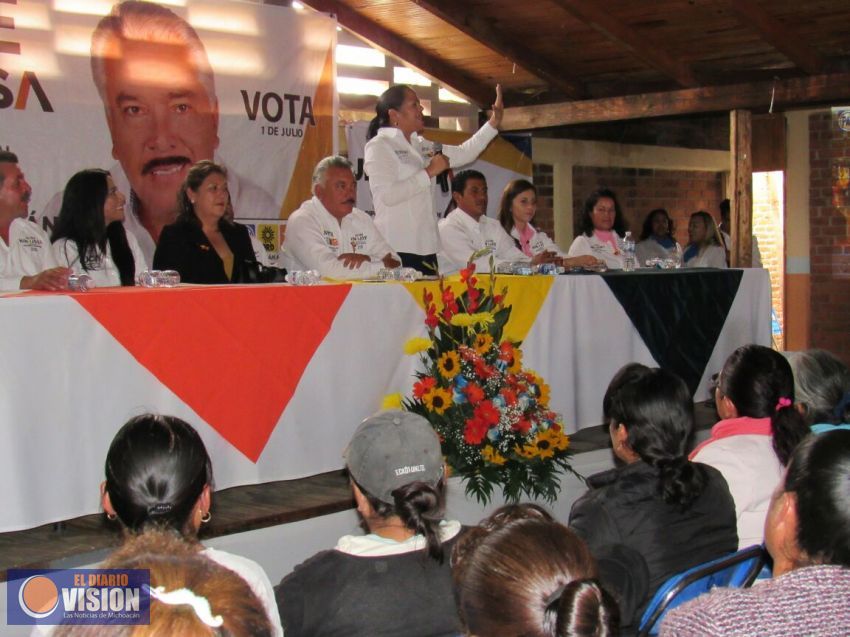 Mujeres en Maravatío manifiestan respaldo total a Jeovana Alcántar