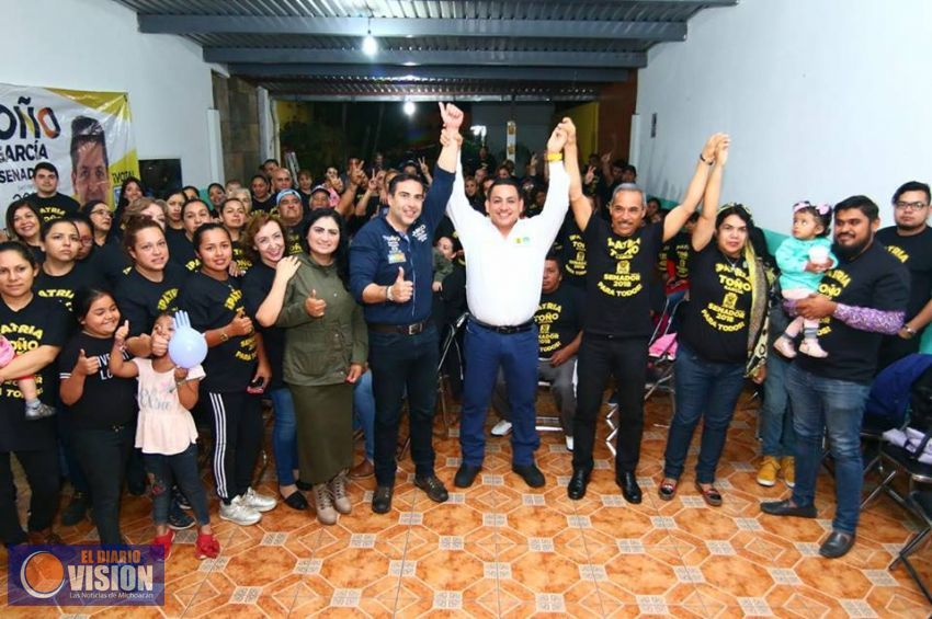 Ayudemos a sacar a Uruapan de un rezago de más de 25 años: Víctor Manríquez