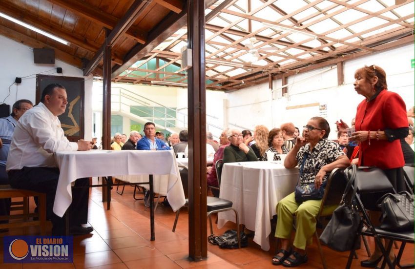 Se suman jubilados y pensionados al proyecto de Carlos Quintana