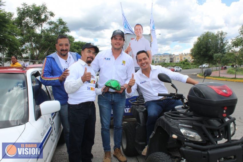 Apoyan ciudadanos y taxistas proyecto de Jonathan Sanata rumbo al Congreso 