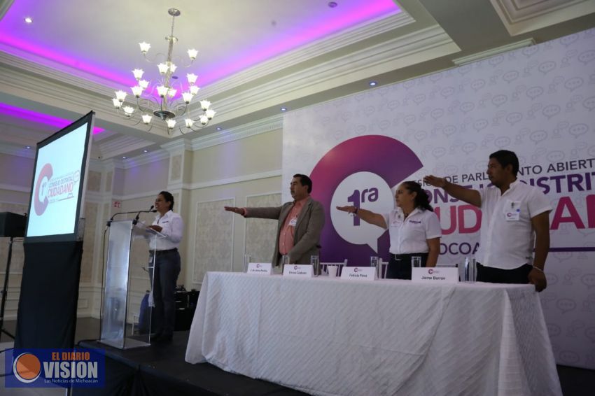Cocoa Calderón, tomó protesta al primer Consejo Ciudadano Distrital.