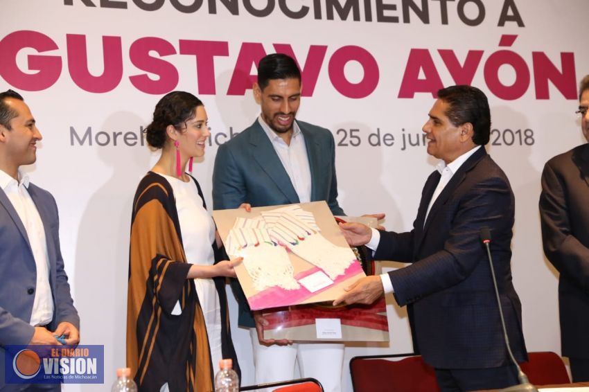 Se suma basquetbolista Gustavo Ayón a reconstrucción del tejido social en Michoacán 
