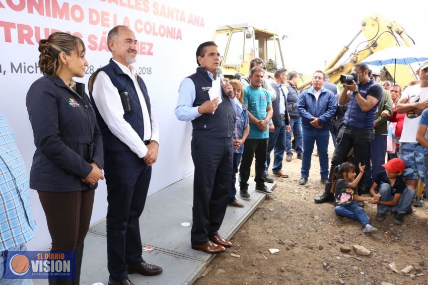 Supervisa Gobernador pavimentación de calles en colonia Gertrudis Sánchez, en Morelia 