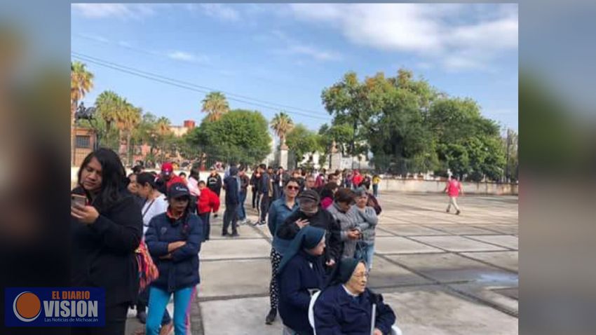 Ciudadanos se inconforman por no poder votar en el auditorio Samuel Ramos