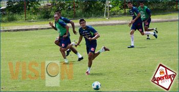 Monarcas por el triunfo ante los rayados