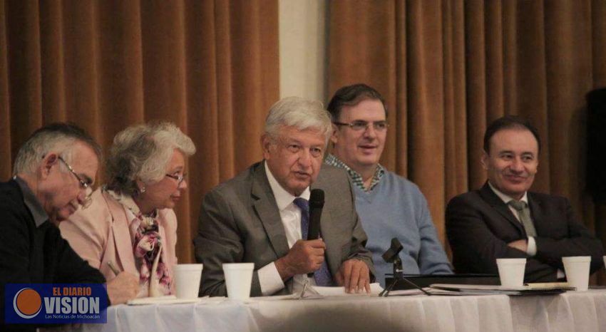 López Obrador se reúne con futuros legisladores