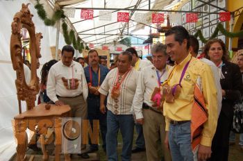 Inició la XII Feria del Mueble Rústico y Textil Bordado