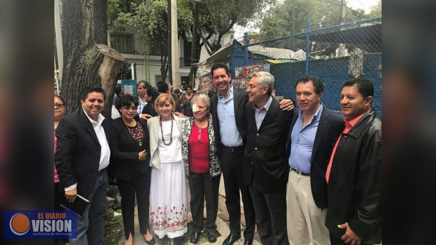 Iván Pérez Negrón Ruiz se reunió con AMLO y legisladores electos