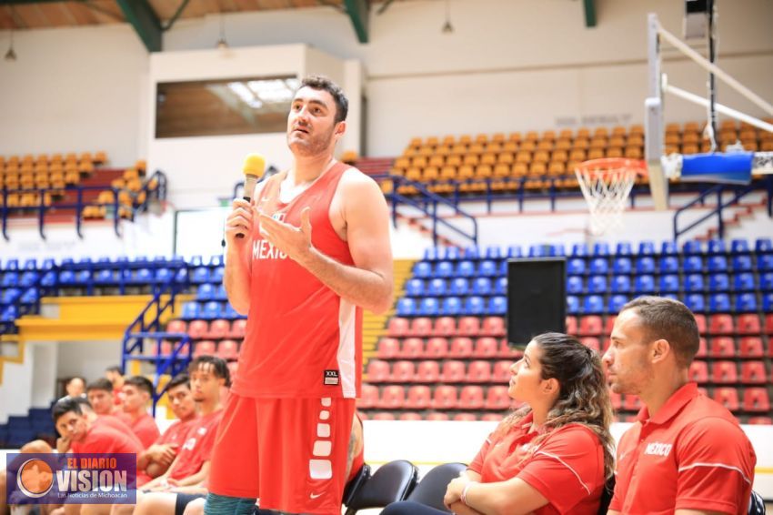 Comparten seleccionados nacionales de Basquetbol experiencias con ligas municipales