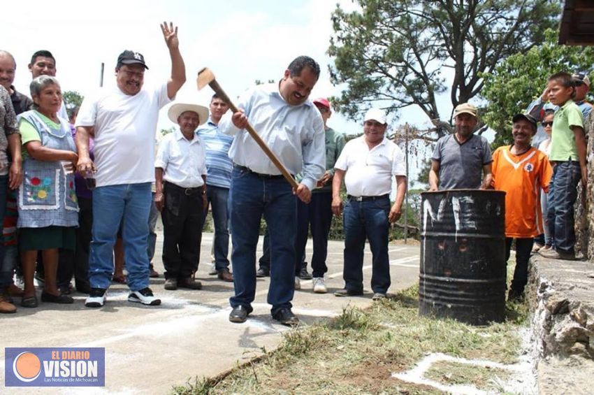 Lupillo Aguilera inaugura obras, seguirá gestionando en favor de las comunidades