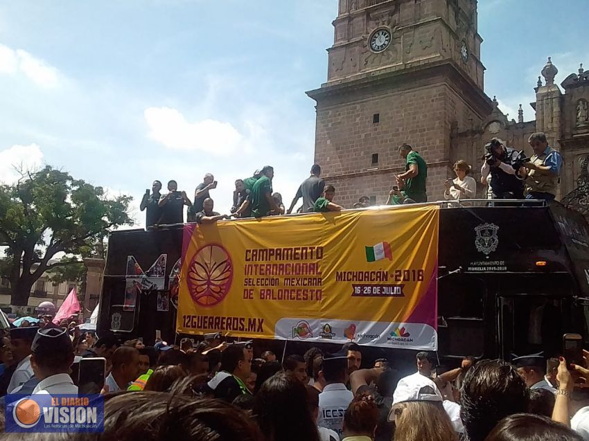 Selección mexicana de baloncesto, realiza recorrido turístico en Morelia