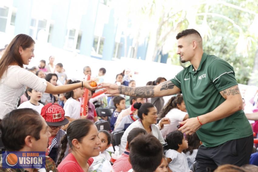 Los 12 Guerreros llevan esperanza e ilusión al Hospital Infantil de Morelia  