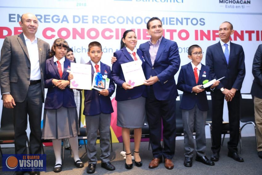 Reconoce Silvano Aureoles a ganadores de Olimpiada del Conocimiento Infantil 