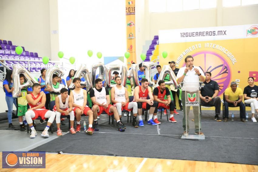 Apadrinan los 12 Guerreros apertura de Academia de Baloncesto Aguacateros en Uruapan 