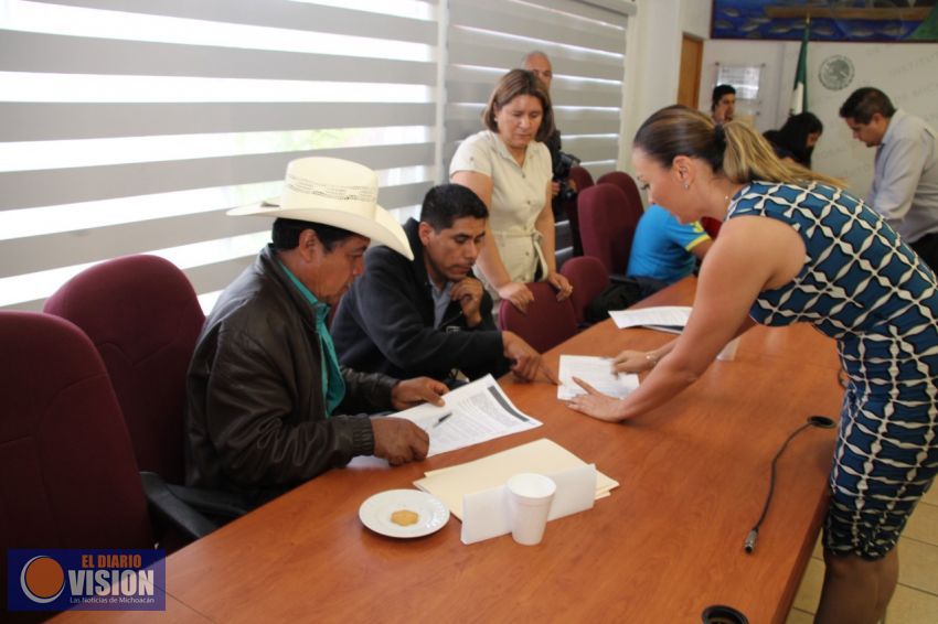 Se reúnen consejeros electorales con miembros de  comunidades indígenas de Nahuatzen