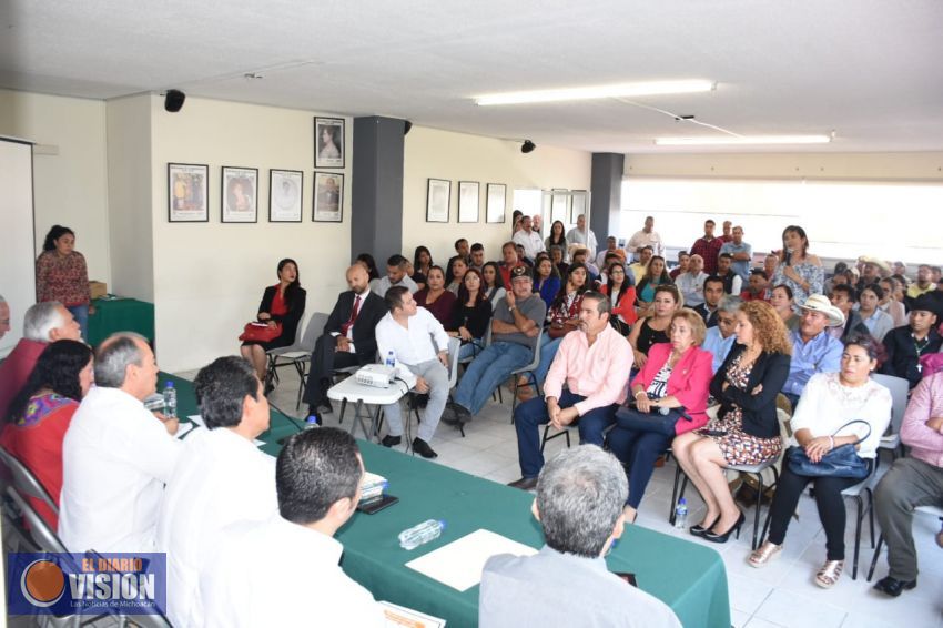 Sostiene Víctor Silva reunión con regidores electos en municipios de oposición 