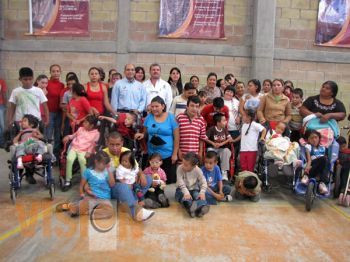 Sedesol apoya a niños con capacidades diferentes en Yurécuaro.  