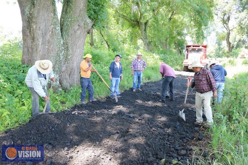 Ejido de la Cañada es beneficiado con rehabilitación de caminos sacacosechas: José Luis Vega
