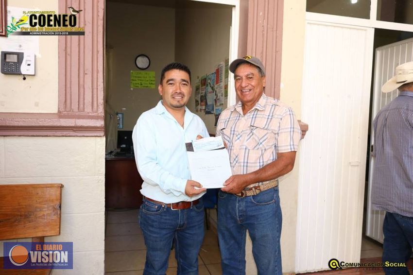 Alcalde de Coeneo entrega programa de mejoramiento genético en el municipio