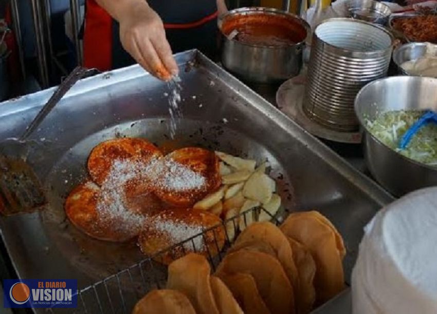 Destinan turistas y visitantes 30% de su presupuesto vacacional, a alimentación