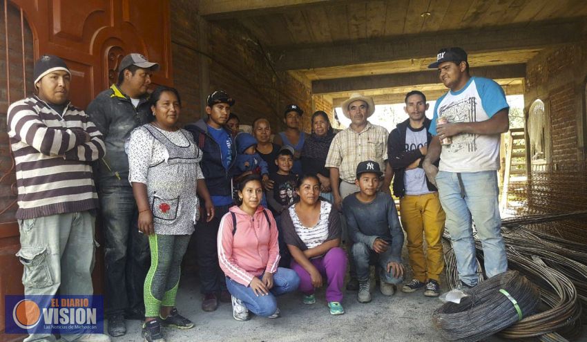 Obtienen material para vivienda familias antorchistas de la Meseta Purépecha