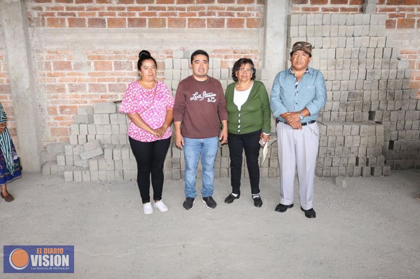 Apoya José Luis Vega con entrega de tabicón del programa de vivienda 2018
