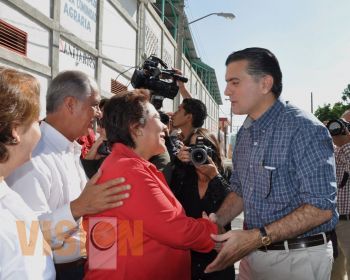 Lujambio entrega certificados de estudios del Conafe en Atapaneo   