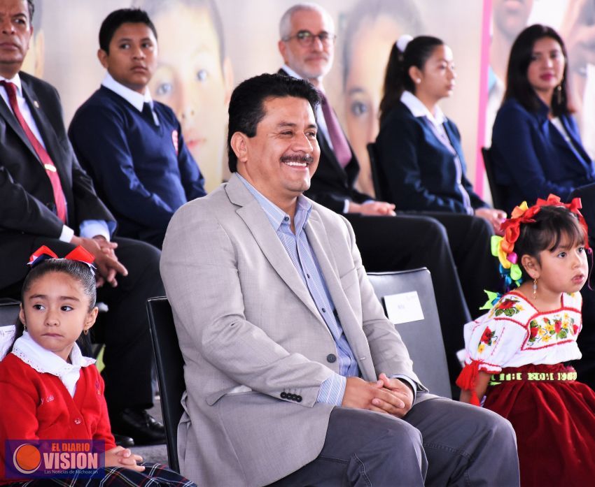 Igualdad social solo mediante la educación: Roberto Carlos López