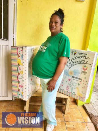Sistema municipal DIF Coeneo entregó apoyos a madres de familia 