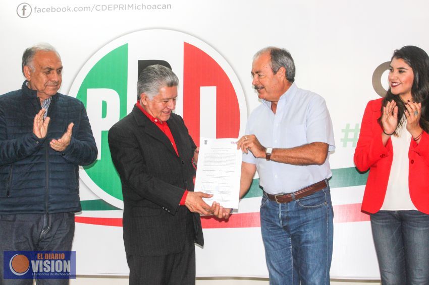 Líder Antorchista recibe constancia que lo acredita como diputado pluri