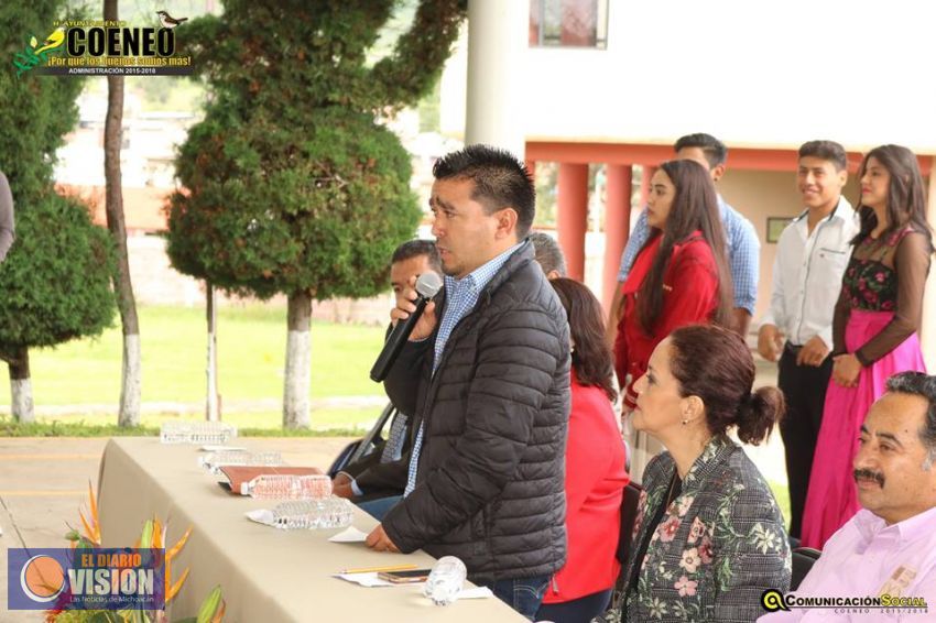 Inaugura alcalde de Coeneo construcción de techumbre en plantel Cobaem 