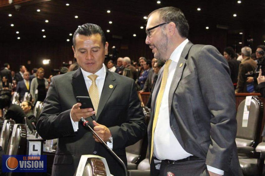 Carlos Torres Piña toma protesta como diputado federal