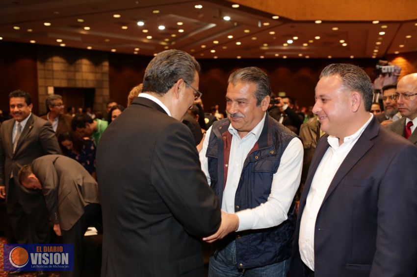 Asiste Raúl Morón al Tercer Informe legislativo de Wilfrido Lázaro 