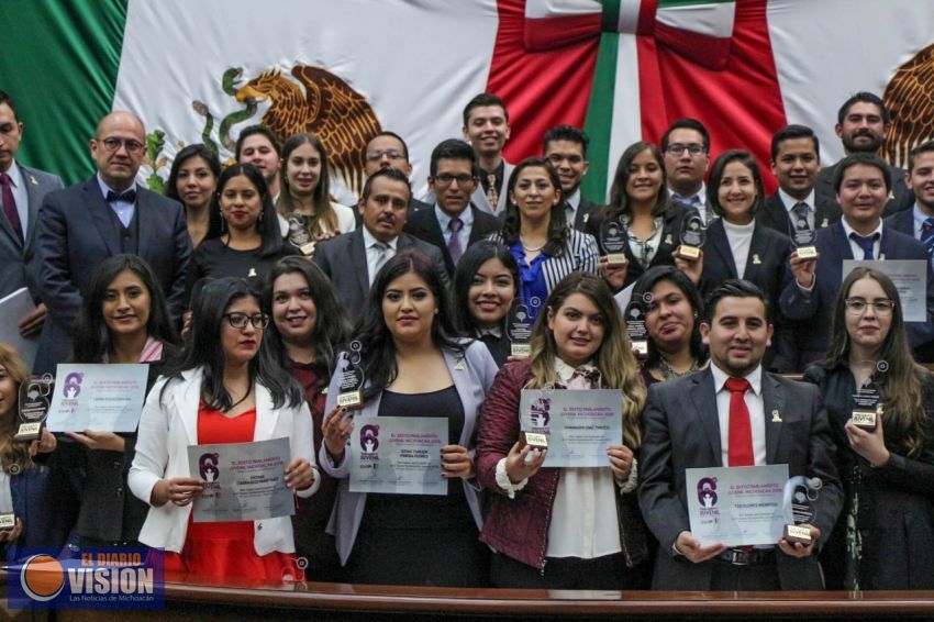 Concluye Sexto Parlamento Juvenil