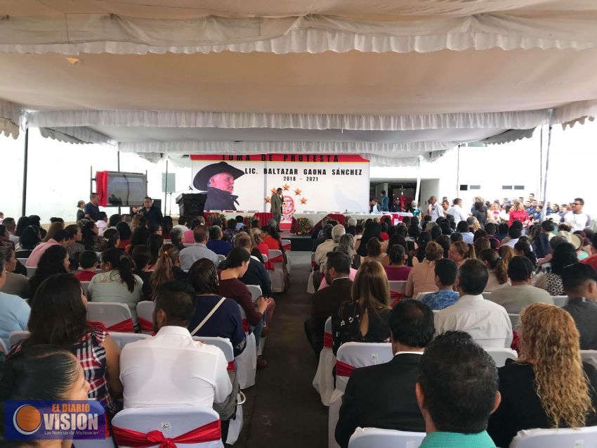 Baltazar Gana Sánchez, toma protesta con Presidente de Tarímbaro