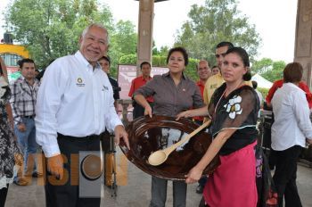 Inauguran la tradicional Feria del Mole en Santa María de Guido