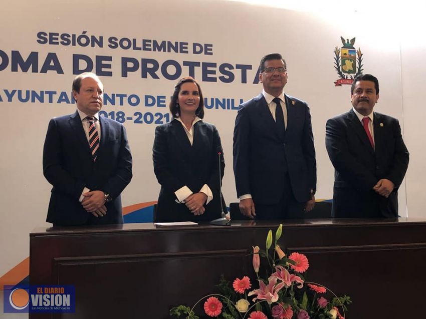 Macarena Chávez Flores, toma protesta como alcaldesa de Lagunillas 