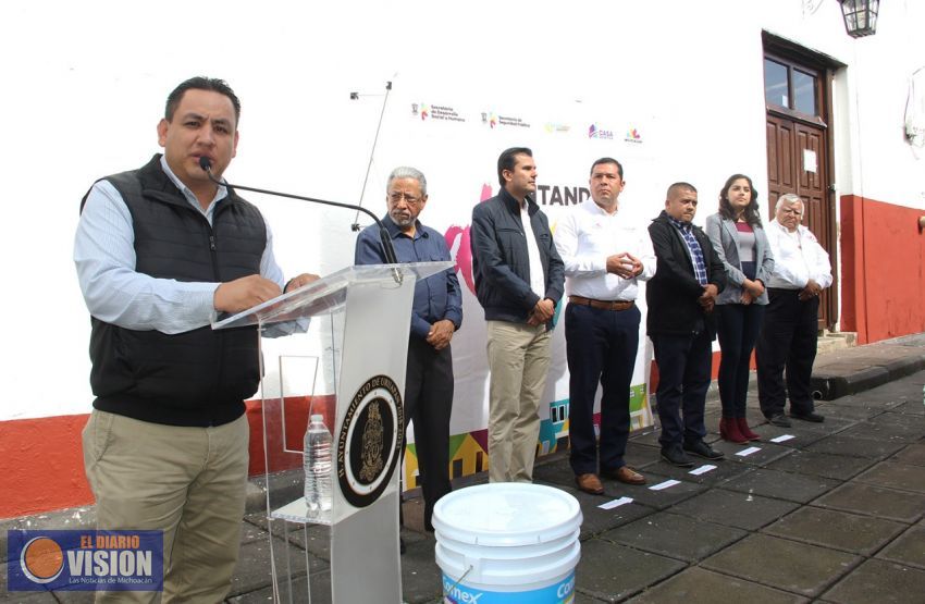 Mejoran imagen del centro de Uruapan con el programa “Pintando Alegría”