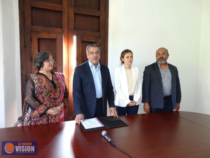 Raúl Morón entrega nombramientos en las Secretarías de Desarrollo Económico y Cultura